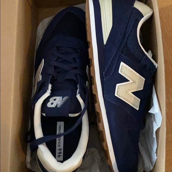Classic Traditional New Balance Sneakers - Picture 4 of 4